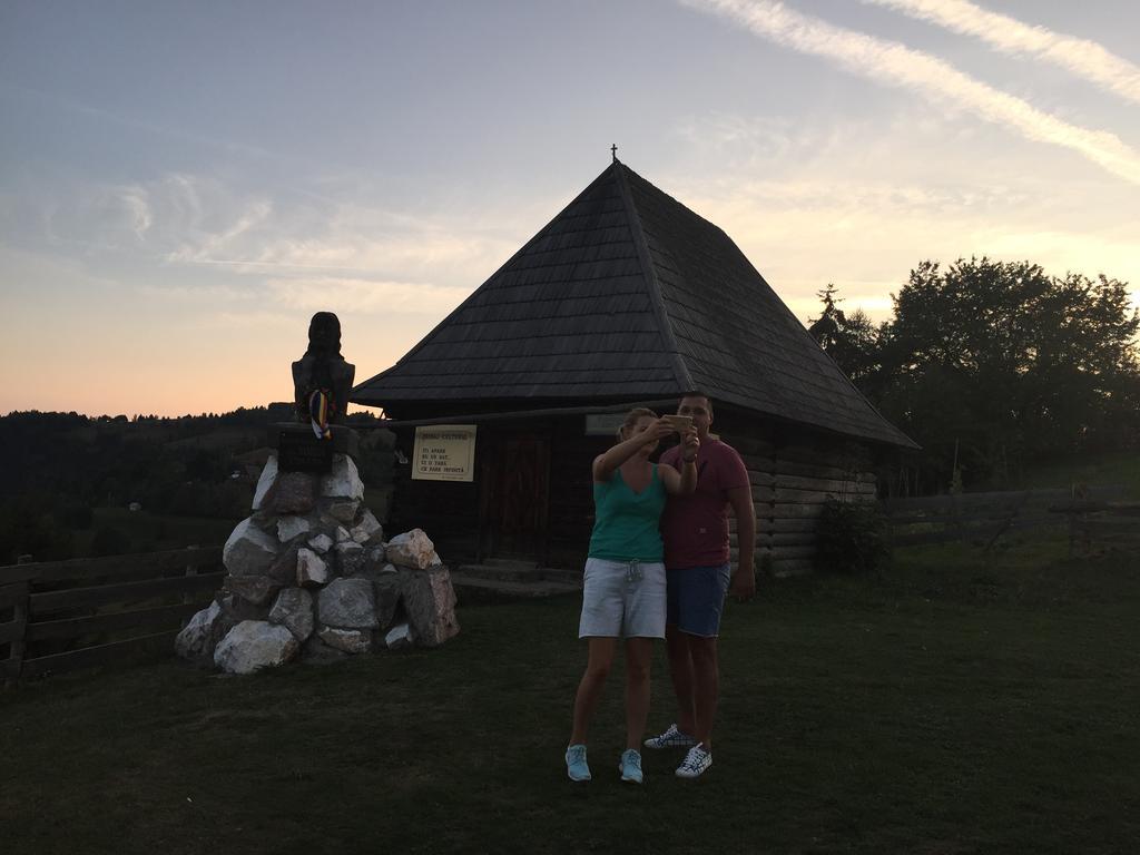 Pensiunea Alexolar Matisesti Buitenkant foto